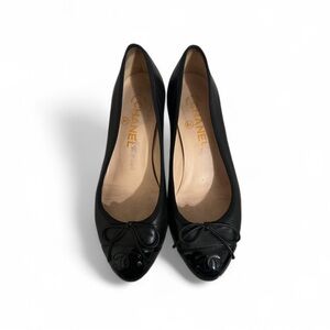 CHANEL Black Leather Cap Toe Ballet Flats Size 37